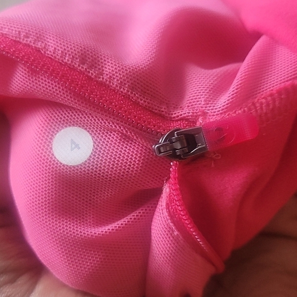 Lululemon in stride Pink Zipper Vest with reflective bird or doves on back size4 - Picture 10 of 15